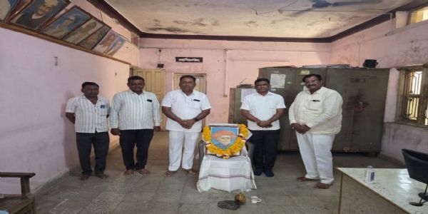 अहमदपूर कृषी उत्पन्न बाजार समितीत महात्मा ज्योतिराव फुले यांची जयंती साजरी