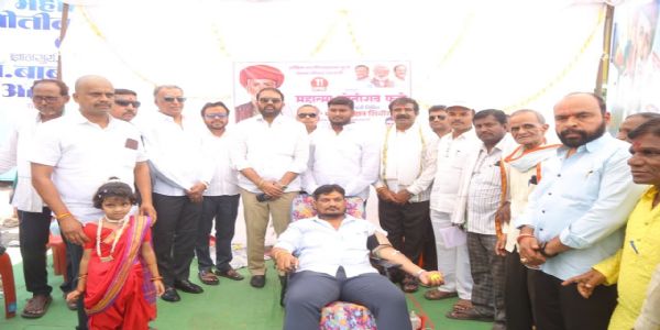 परभणीत महात्मा फुले जयंतीनिमित्त समता परिषदेतर्फे रक्तदान शिबिर