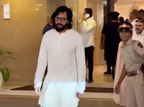 Pays Tribute Asha Bhosle