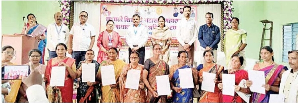 सात-बाऱ्यावर लक्ष्मीचे नाव : २७ पत्नी झाल्या सहहिस्सेदार ! सात-बाऱ्यावर लक्ष्मीचे नाव : २७ पत्नी झाल्या सहहिस्सेदार !