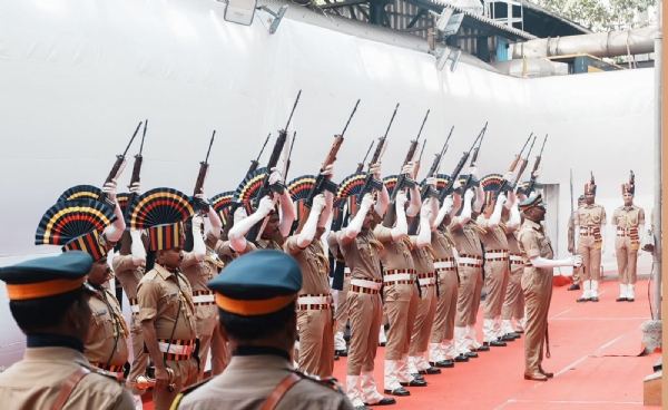 asha bhosle final rites done at mumbai shivaji park crematorium asha bhosle final rites done at mumbai shivaji park crematorium