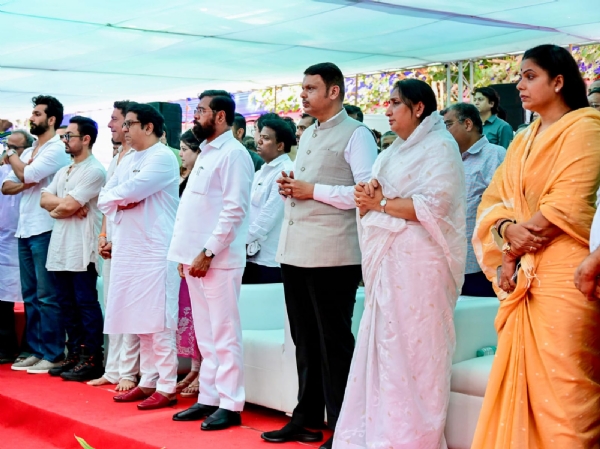 asha bhosle final rites done at mumbai shivaji park crematorium asha bhosle final rites done at mumbai shivaji park crematorium