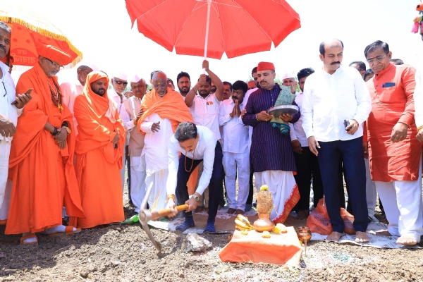 Minister Girish Mahajan is Minister Girish Mahajan is