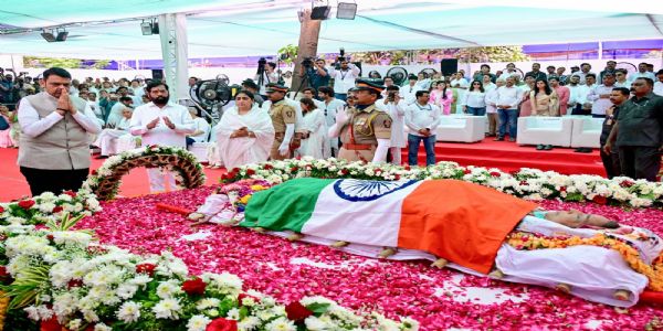 'स्वरसम्राज्ञी' अनंतात विलीन