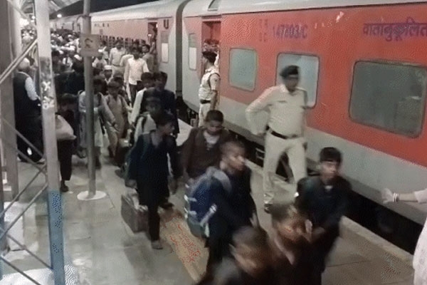 मुलं ताब्यात