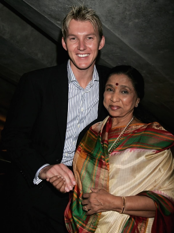 ब्रेट ली आणि आशा भोसलेंचा संग्रहित फोटो ब्रेट ली आणि आशा भोसलेंचा संग्रहित फोटो