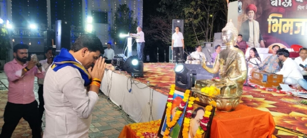 अमरावतीत डॉ. बाबासाहेब आंबेडकर जयंती उत्साहात साजरी; रवि राणा व नवनीत राणा यांच्याकडून अभिवादन व अन्नदान अमरावतीत डॉ. बाबासाहेब आंबेडकर जयंती उत्साहात साजरी; रवि राणा व नवनीत राणा यांच्याकडून अभिवादन व अन्नदान