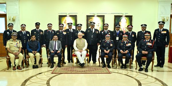 मुंबईतील 12 अग्निशमन अधिकारी,जवानांना राष्ट्रपती पदके प्रदान