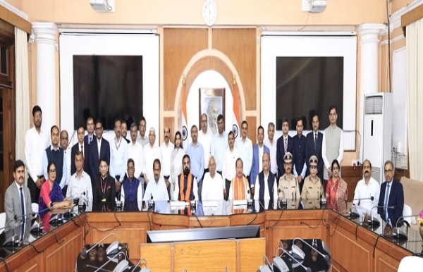 नितीश कुमार यांच्या अध्यक्षतेखाली मंत्रिमंडळ बैठक नितीश कुमार यांच्या अध्यक्षतेखाली मंत्रिमंडळ बैठक