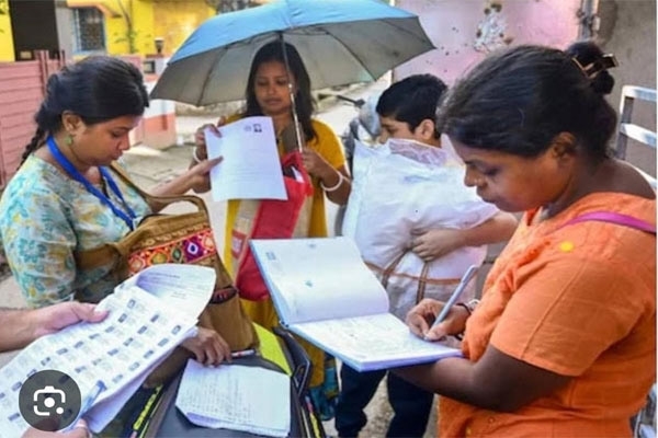 परीक्षा काळात शिक्षकांवर मतदारयाद्यांचा भार शेकडो शिक्षक बनले बीएलओ