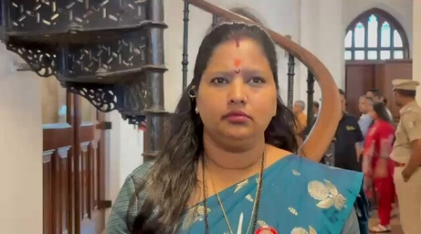 BMC laxmi bhatia 20 thousand stolen from corporator purse