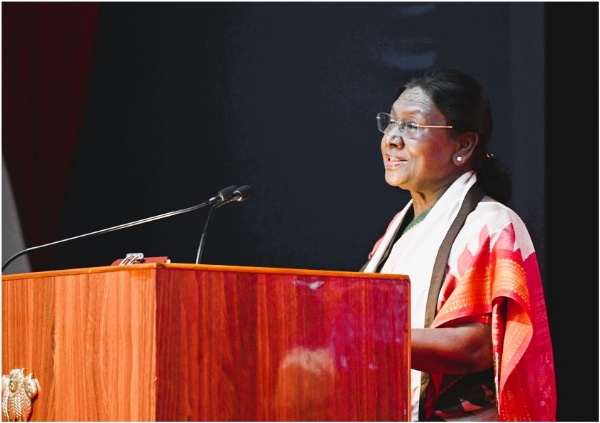 राष्ट्रपती द्रौपदी मुर्मू, नागपूर एम्सच्या दीक्षांत समारंभात मार्गदर्शन करताना