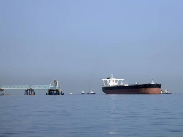 इराणचा सुपरटँकरने अमेरिकेला चकवा देत होर्मुज जलडमरूमध्य केला पार