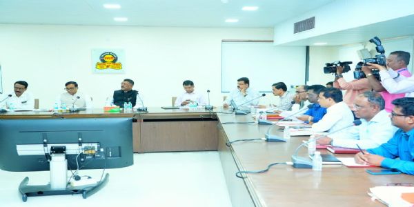 एसटीचा तोटा कमी करण्यासाठी ठोस उपाययोजना करण्याचे निर्देश