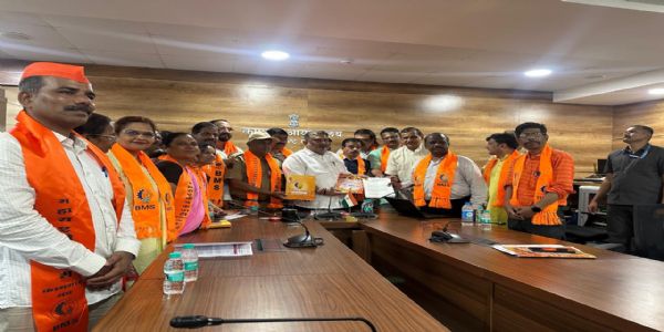 कामगारांचे प्रश्न सोडविण्यासाठी शासन कटिबद्ध- आकाश फुंडकर