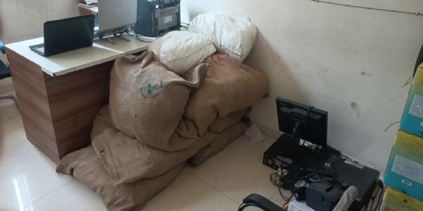 अहमदपूर - सापळा लावून पकडला २ लाख ७० हजारांचा सुगंधित गुटखा