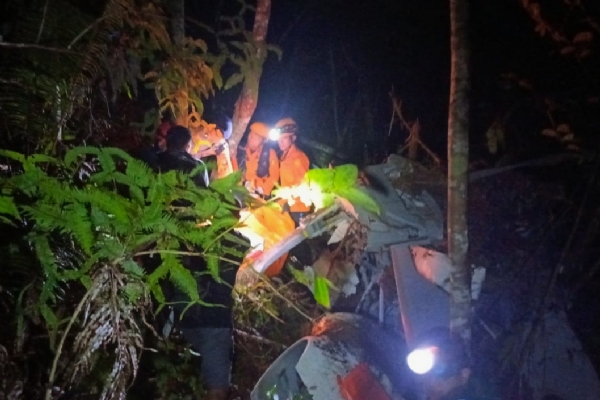 इंडोनेशियाच्या बोर्नियो बेटावर हेलिकॉप्टर कोसळून अपघात, आठ जणांचा मृत्यू