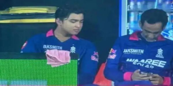 डगआउटमध्ये मोबाईल वापरल्याने राजस्थान रॉयल्सच्या मॅनेजरवर कारवाई