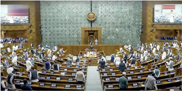 'नारी शक्ती वंदन' विधेयक लोकसभेत नामंजूर