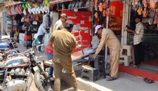 महाद्वार परिसरात  अतिक्रमण विरोधी कारवाई