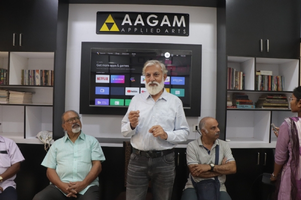 आगममधील कार्यशाळेत बोलताना संजय साळुंखे