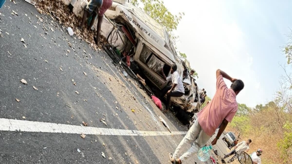 TN Accident Tourism Van Plunges Nine Kerala Dead