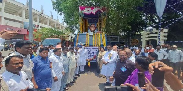 सोलापूर महापालिकेकडून डॉ. बाबासाहेब आंबेडकर जयंतीनिमित्त भव्य मिरवणूक