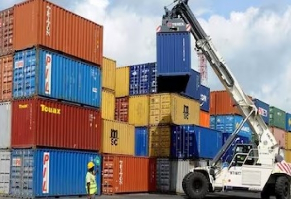 सरकारकडून पेट्रोकेमिकल उत्पादने शुल्कमुक्त  (प्रतिकात्मक फोटो)