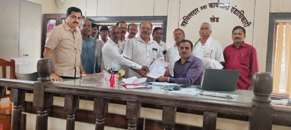 खेडच्या तहसीलदारांना निवेदन