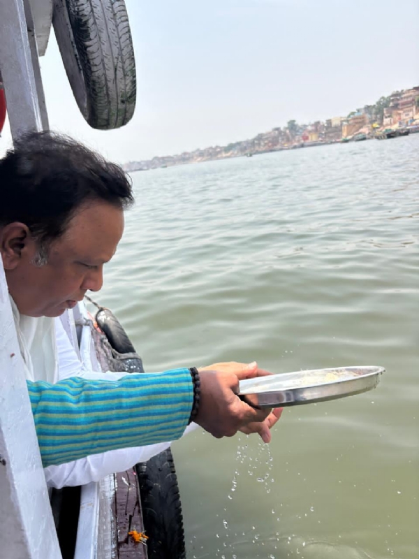 आशा भोसले अस्थी विसर्जन