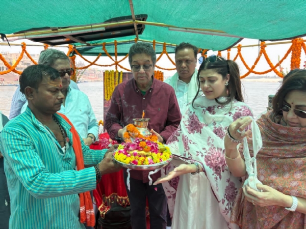 आशा भोसले अस्थी विसर्जन