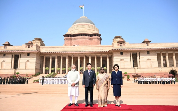 दक्षिण कोरियाचे राष्ट्रपती ली जे म्युंग याचे राष्ट्रपती भवनात भव्य स्वागत