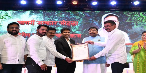 चंद्रपूर : जिल्हाधिकारी विनय गौडा आणि नव्या जिल्हाधिकारी वसुमना पंत यांचा भव्य जाहीर सत्कार