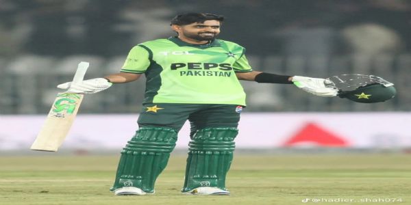 पाकिस्तान सुपर लीगमध्ये बाबर आझमची शतक खेळी