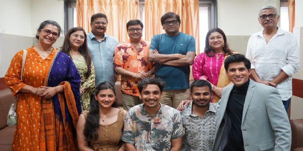 ‘चिरंजीव परफेक्ट बिघडलाय !’ नाटकाचा रंगलेला शतकी प्रयोग