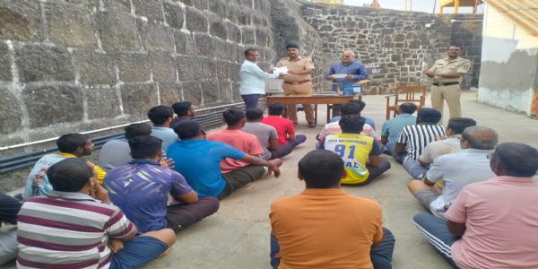 रायगड - गांधी शांती परिक्षेत जिल्हा कारागृहातील 23 महिला व पुरुष बंद्यांचा सहभाग