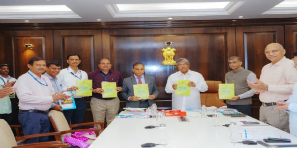 संसदीय कार्य विभागाच्या माहिती पुस्तिका सुशासनासाठी उपयुक्त ठरणार - चंद्रकांत पाटील