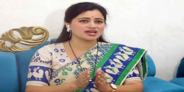 परतवाडा प्रकरणावरून राजकीय वाद; नवनीत राणा यांच्यावर गुन्हा दाखल करण्याची मागणी