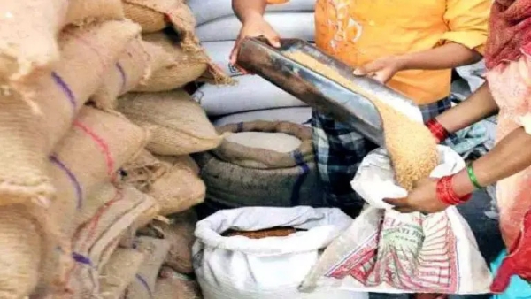 धान्य घोटाळ्यावर प्रशासनाचा दणका; सहा रेशन दुकानांचे परवाने रद्द