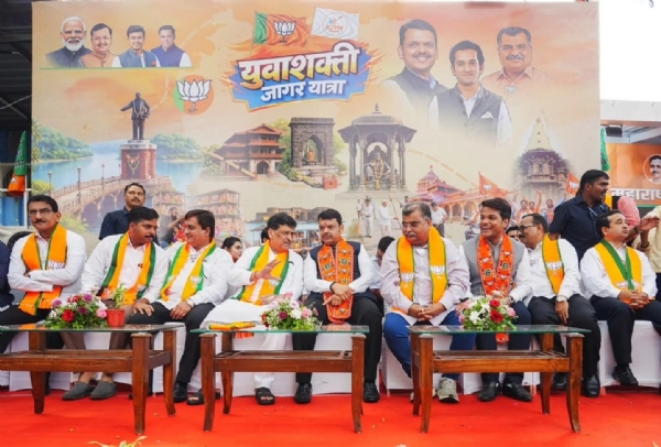 जागर यात्रेच्या शुभारंभाला मुख्यमंत्री देवेंद्र फडणवीस आणि भाजपचे प्रदेशाध्यक्ष रविंद्र चव्हाण उपस्थित