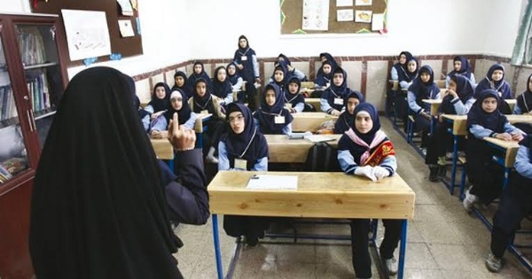 युद्धानंतर इराणची शिक्षणव्यवस्था पुन्हा रुळावर ; १,३०० पैकी ७७५ शाळांची दुरुस्ती पूर्ण