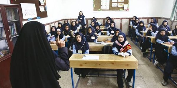 युद्धानंतर इराणची शिक्षणव्यवस्था पुन्हा रुळावर; १,३०० पैकी ७७५ शाळांची दुरुस्ती पूर्ण