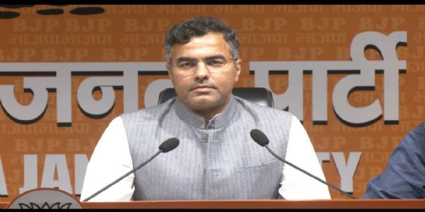 आप म्हणजे आलिशान आदमी पार्टी, भाजपचे केजरीवालांवर टीकास्त्र