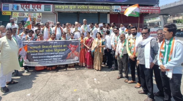 बागेश्वर बाबाविरोधात काँग्रेस आक्रमक; बंदीची मागणी करत अमरावतीत आंदोलन