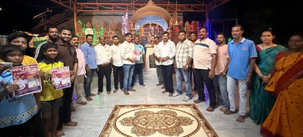 **उमेश गावंड यांच्या प्रचाराला उस्फूर्त प्रतिसाद; विजयाची चिन्हे स्पष्ट**  *अँड. रत्नाकर पाटील, अलिबाग :* अलिबाग तालुक्यातील खारेपाठ विभागातील वैजाली ग्रामपंचायतीच्या सदस्य पदासाठी होणाऱ्या निवडणुकीच्या पार्श्वभूमीवर राजकीय वातावरण चांगलेच रंगले आहे. राष्ट्रवादी काँग्रेस, भाजप आणि शिवसेना युतीच्या वतीने उमेदवार उमेश गावंड यांच्या प्रचाराला वेग आला असून मतदारांकडून उत्स्फूर्त प्रतिसाद मिळताना दिसत आहे.  उमेश गावंड यांनी घरभेटींद्वारे मतदारांशी थेट संवाद साधत आपली भूमिका मांडली आहे. त्यांच्या साध्या, मनमिळाऊ स्वभावामुळे आणि समाजकार्याच्या पार्श्वभूमीमुळे मतदार त्यांच्याशी आपलेपणाने जोडले जात असल्याचे चित्र आहे. गावातील विविध वाड्यांमध्ये भेटी देत त्यांनी विकासकामांबाबत आपले नियोजन मतदारांसमोर मांडले.  जिल्हा परिषद सदस्य अमितदादा नाईक यांच्या मार्गदर्शनाखाली अनेक पदाधिकारी व कार्यकर्ते प्रचारात सक्रिय झाले आहेत. हाशिवरे परिसरात भेट देत त्यांनी मतदारांशी संवाद साधून मतदानाचे आवाहन केले. प्रचाराच्या पहिल्या टप्प्यातच मिळालेला प्रतिसाद पाहता गावंड यांची आघाडी ठळकपणे दिसून येत आहे.  वैजाली ग्रामपंचायतीच्या सदस्य पदासाठी 28 एप्रिल रोजी सकाळी 7.30 वाजल्यापासून मतदानास सुरुवात होणार असून 29 एप्रिल रोजी मतमोजणी होणार आहे. निवडणुकीच्या पार्श्वभूमीवर गावात उत्सुकता वाढली आहे.  उमेश गावंड हे तरुण, ऊर्जावान आणि सर्वसामान्यांच्या प्रश्नांशी निगडित राहणारे नेतृत्व म्हणून ओळखले जातात. सामाजिक, शैक्षणिक आणि क्रीडा क्षेत्रात त्यांचा सक्रिय सहभाग असून तरुणांमध्ये त्यांचे विशेष स्थान आहे. वडीलधाऱ्यांचा सन्मान राखत त्यांनी समाजकार्यात स्वतःला वाहून घेतल्याने त्यांना सर्व स्तरातून पाठिंबा मिळत आहे.  सुनील पाटील, अल्पशा पाटील, अमोल ठाकूर, मंगेश ठाकूर, निलेश ठाकूर, किरण मोकल, प्रदीप ठाकूर, प्रीतीश गावंड, एकलव्य प्रविण अंबाडे, साहिल पाटील, विघ्नेश पाटील, पियुष पाटील, प्रमोद गावंड, सुवेद मोकल, रीना गावंड, जय ठाकूर, राजश्री पाटील, लीला मोकल, जागृती म्हात्रे, प्रिती गावंड, अलका मोकल, किरण घरत आदी कार्यकर्ते गेल्या अनेक दिवसांपासून प्रचारात सक्रिय आहेत. घरोघरी भेट देत मतदारांना मतदानाचे आवाहन करण्यात येत आहे.  एकूणच, मतदारांकडून मिळणारा वाढता पाठिंबा लक्षात घेता उमेश गावंड यांच्या विजयाची चिन्हे स्पष्ट होत असल्याचे राजकीय वर्तुळात बोलले जात आहे.