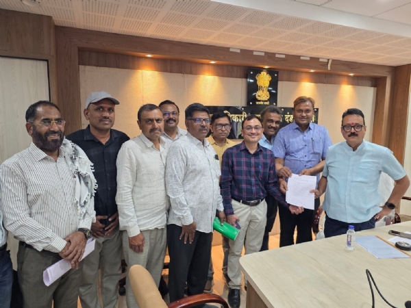 NEET 2026 परीक्षेत विद्यार्थ्यांना विनाअडथळा वेळ मिळावा; पालकांची जिल्हाधिकार्यांकडे मागणी