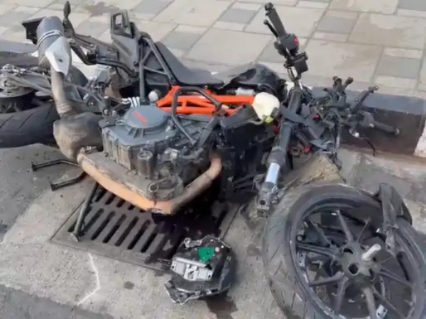 Mumbai Marine Drive Accident 3 Dead In Bike Collision