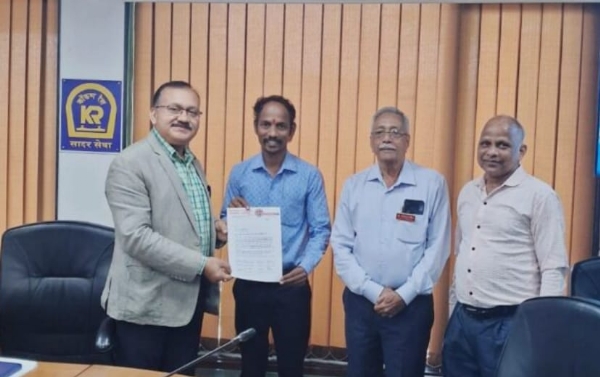 कोकण रेल्वे महाप्रबंधकांना निवेदन