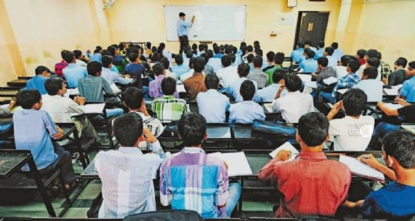 “कडक उन्हात ‘कोचिंग’चा तडाखा! विद्यार्थ्यांच्या आरोग्याशी खेळ थांबवा”