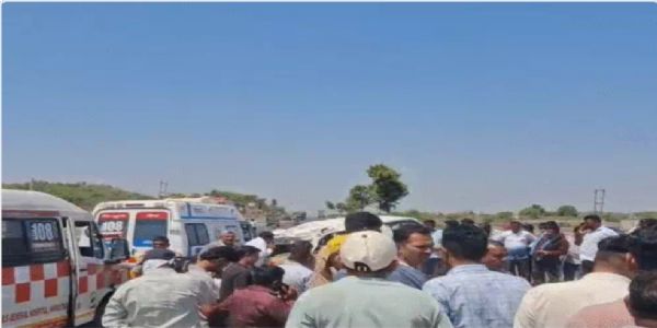 गुजरातमधील साबरकांठा येथे लक्झरी बसची कारला धडक; ६ ठार, ८ जखमी